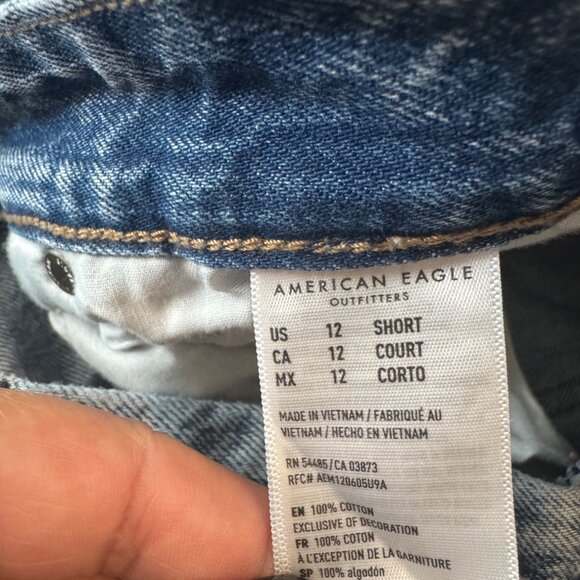 American Eagle High Rised Mom Distressed Denim Jeans Size 12 Short - Picture 6 of 7